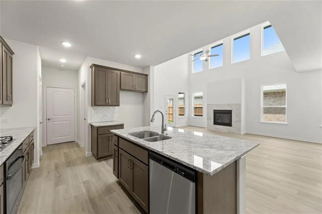 Building Photo - 212 Golden Run Dr