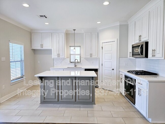 Building Photo - 30195 Sanctuary Blvd