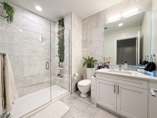 Building Photo - 301 Border St