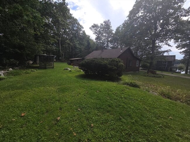 Building Photo - 18 Lakeview Dr