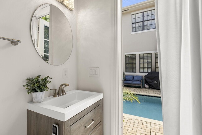 Building Photo - 505 SW 16th Ct