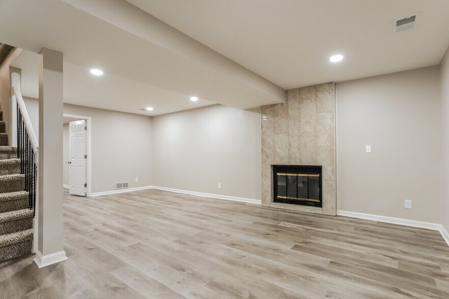 Building Photo - 19690 E Bates Dr