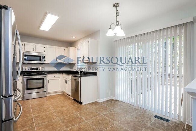 Building Photo - Spacious 3-Bed, 2.5-Bath Single Family Home with Modern Finishes & Back Deck