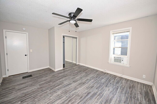 Building Photo - 319 Olive St