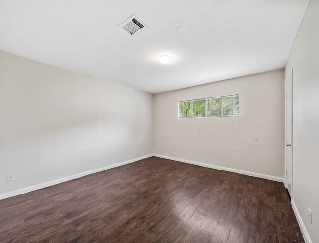 Building Photo - 1413 3rd Ave N