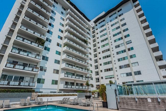 Building Photo - 1155 N La Cienega Blvd