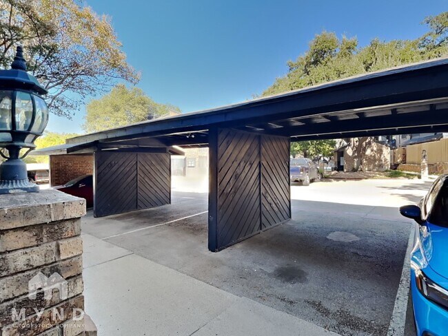 Building Photo - 7525 Holly Hill Dr