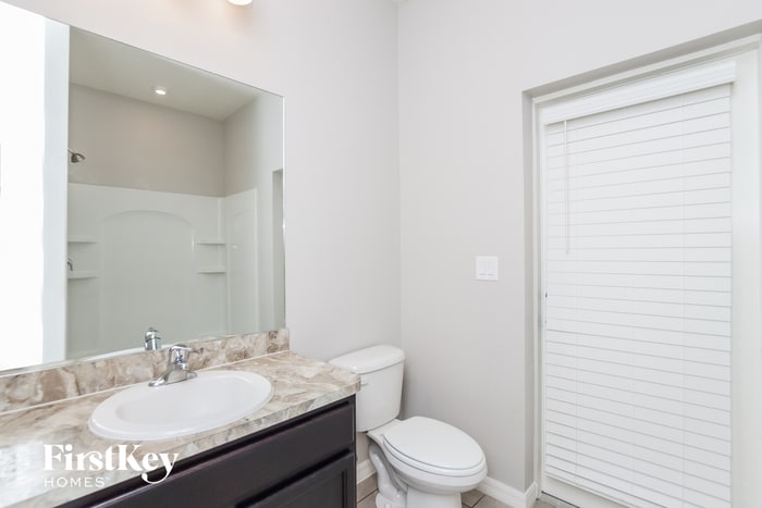 Building Photo - 898 Haftez St NE