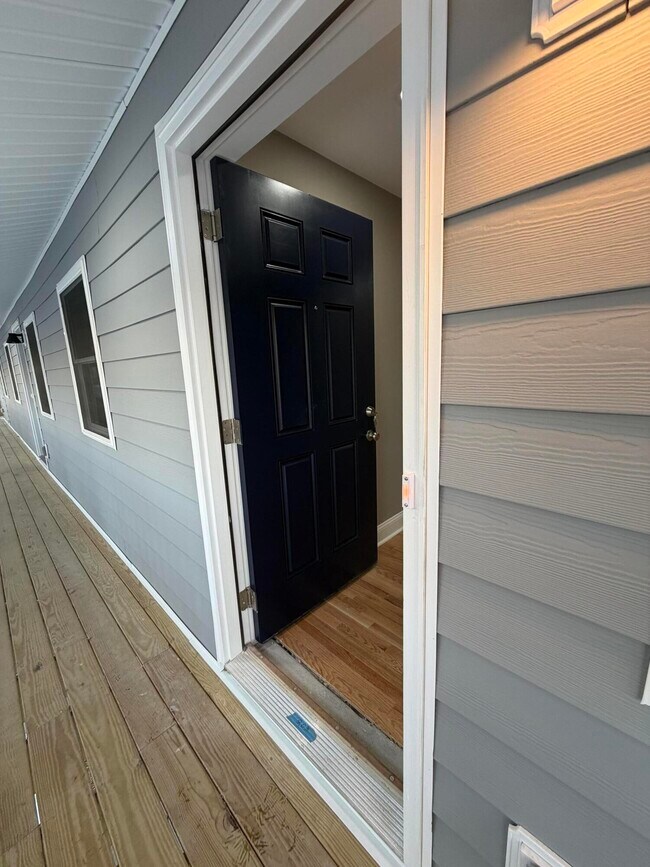 Building Photo - 402 Gunn St