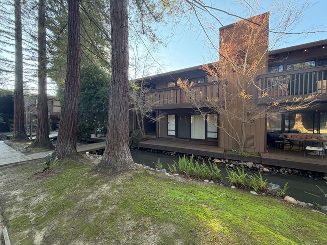 Building Photo - 2 bedroom | 1 bathroom | Arden-Arcade Condo Available Now!