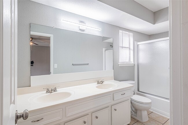 Building Photo - 9462 Fuqua St