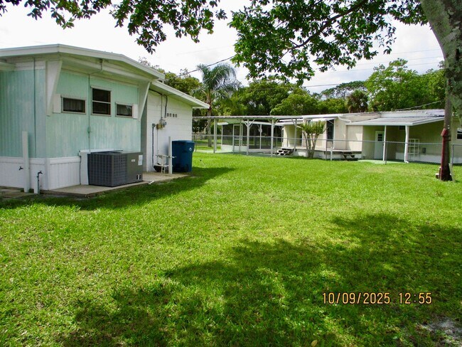 Building Photo - Charming 2-bedroom, 1-bathroom home locate...