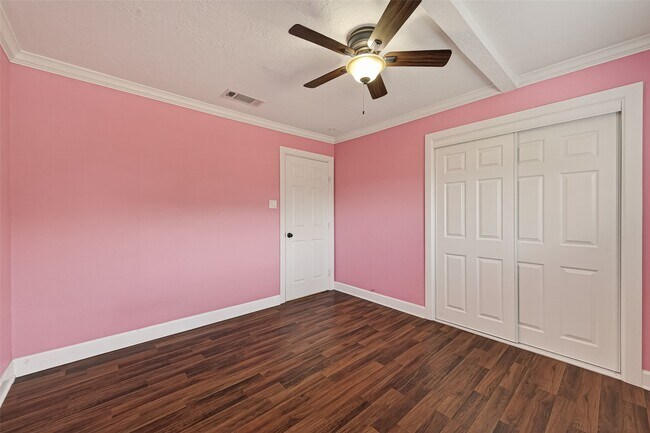 Building Photo - 11414 Meadow Lake Dr