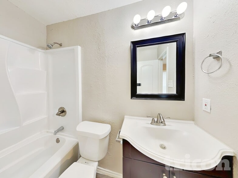 Building Photo - 418 David Dr