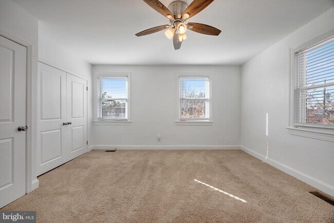 Building Photo - 458 Oakwood St SE