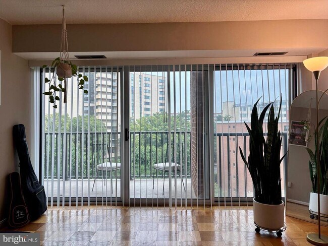 Building Photo - 1300 Army Navy Dr
