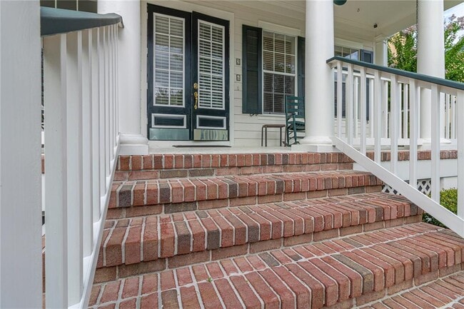 Building Photo - 216 Eastpark Dr