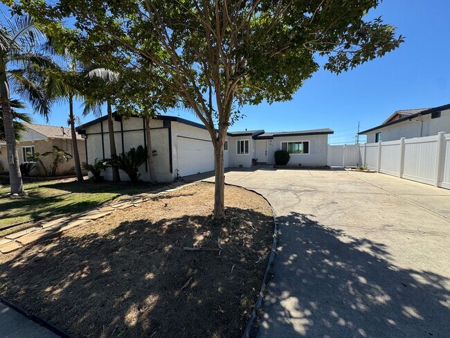 Building Photo - 3 Bedroom - 2 Bathroom