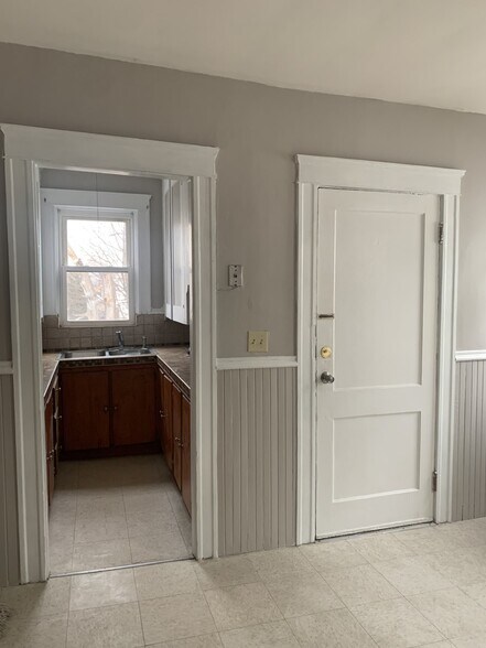 Building Photo - 67 Bellevue Ave