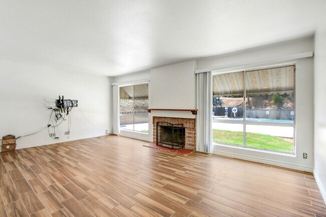 Building Photo - Stunning Mid-Century Modern Home with Pool...