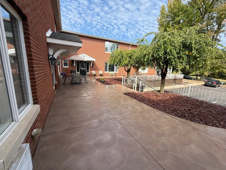 Building Photo - 302 15th St