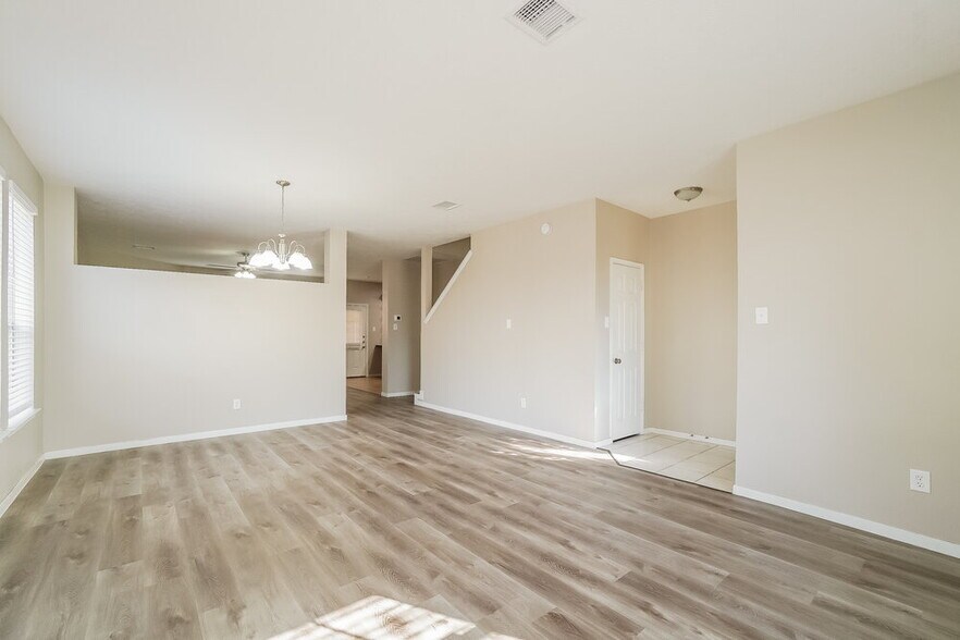 Building Photo - 21902 Willow Shadows Dr