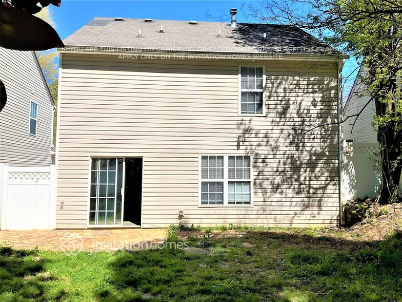 Building Photo - 211 Woodland Way