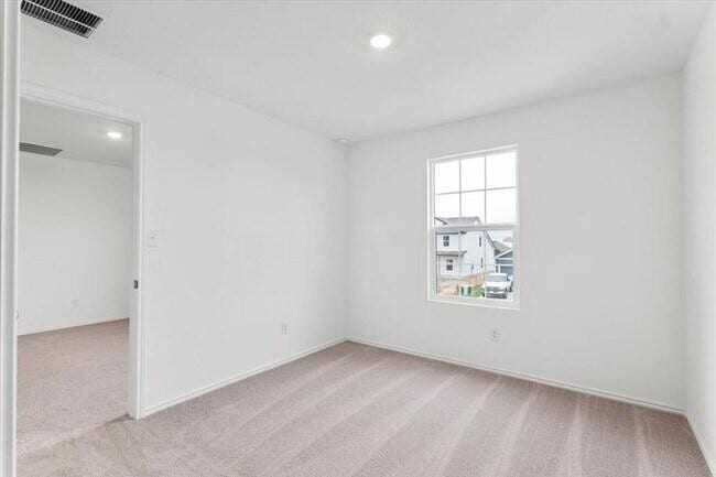 Building Photo - 2405 Sunray Ct