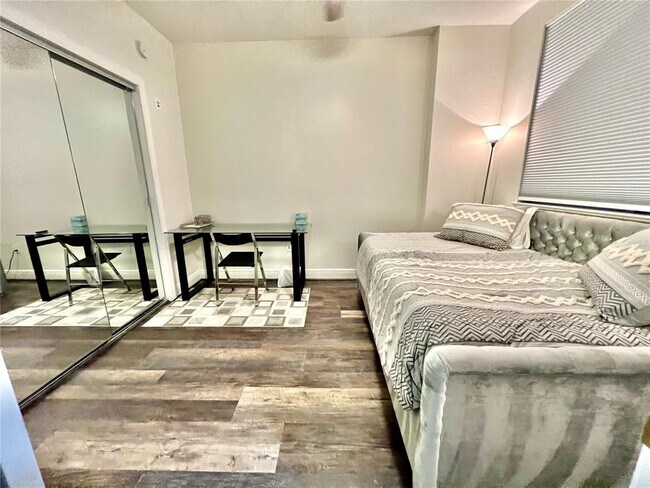 Building Photo - 3321 Sunset Key Cir