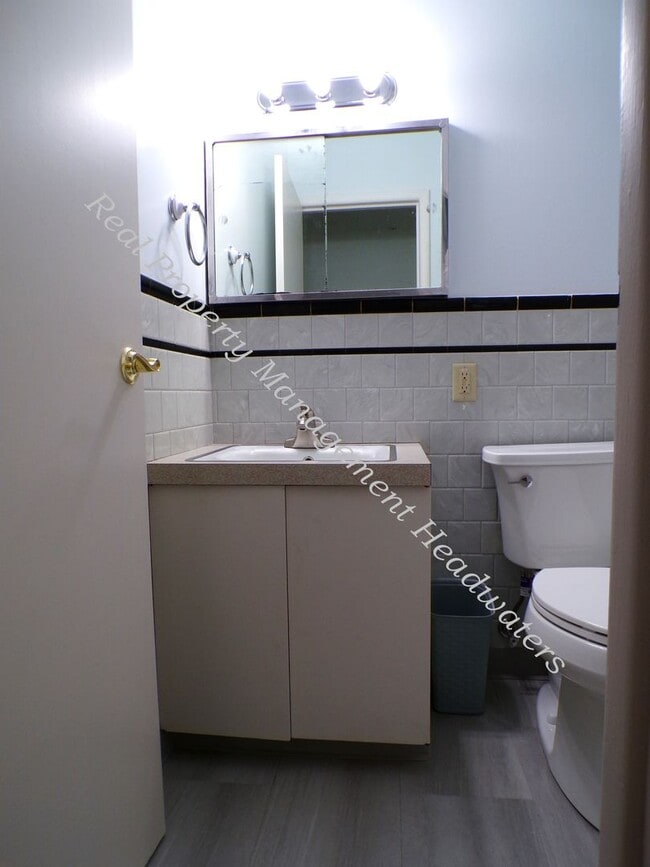 Building Photo - 3 Bedroom House for Rent