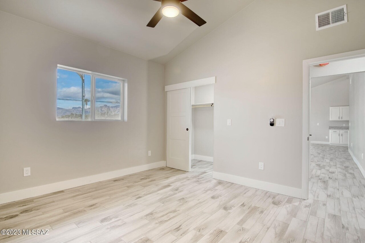 Building Photo - 892 E Glenn St