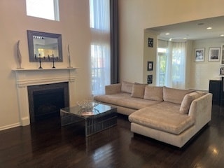 Building Photo - 16W764 Hawthorne Ct