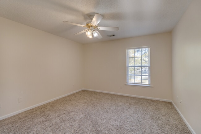 Building Photo - 35 Putters Pl