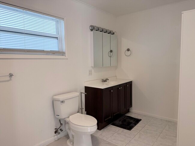 Building Photo - 536 NW 45th St