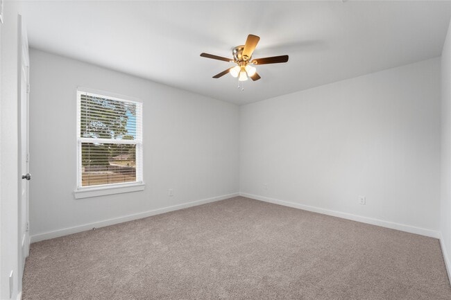 Building Photo - 913 Turner Dr