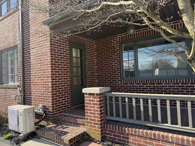 Building Photo - 106 Abbottstown St
