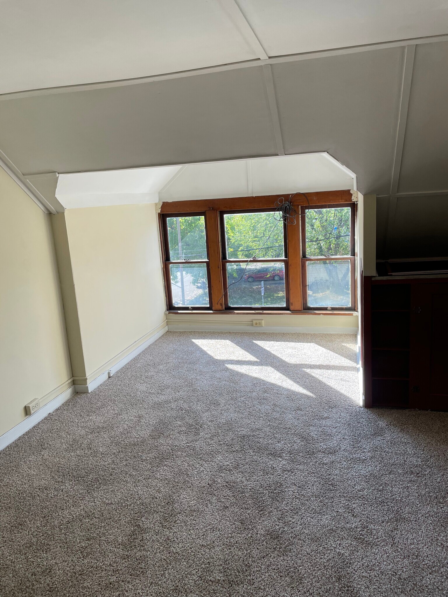 Building Photo - 206 Wales Rd NE