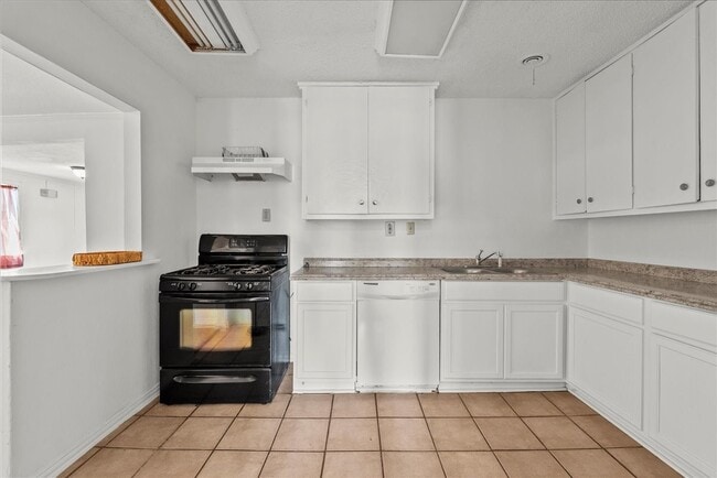 Building Photo - 1002 Orange St