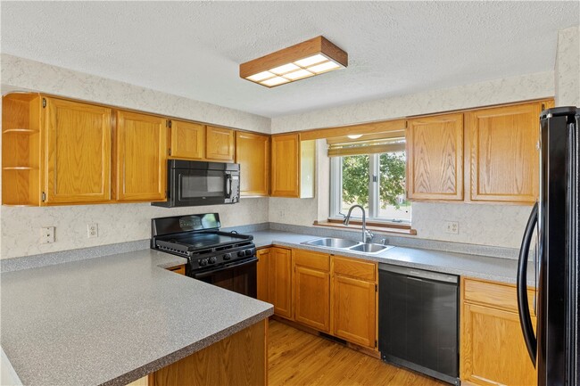 Building Photo - 245 Deerhurst Ln