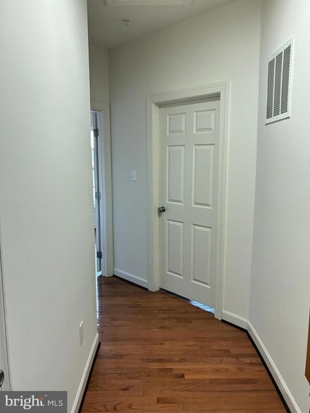 Building Photo - 8915 Amelung St