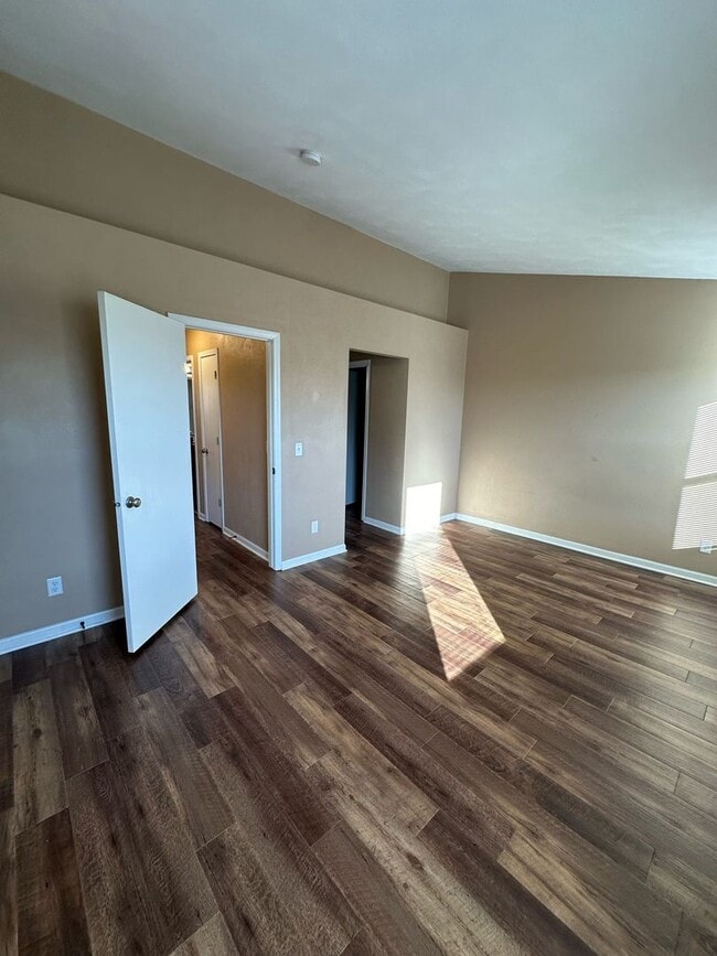 Building Photo - Rockford Townhomes East