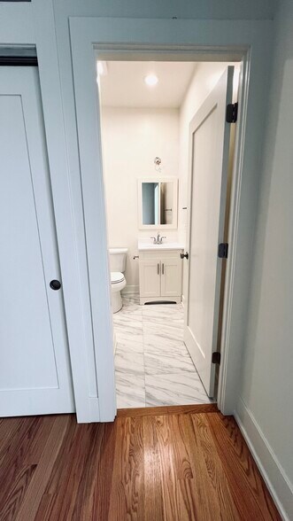 Building Photo - 652 W Gordon Ter