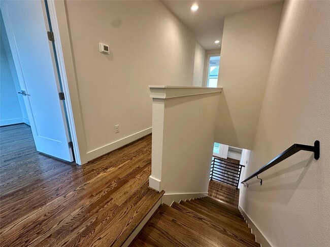 Building Photo - 1537 W 24th St