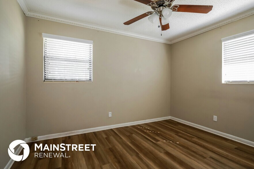 Building Photo - 2233 Bourget Dr