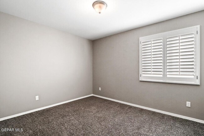 Building Photo - 297 Denim St