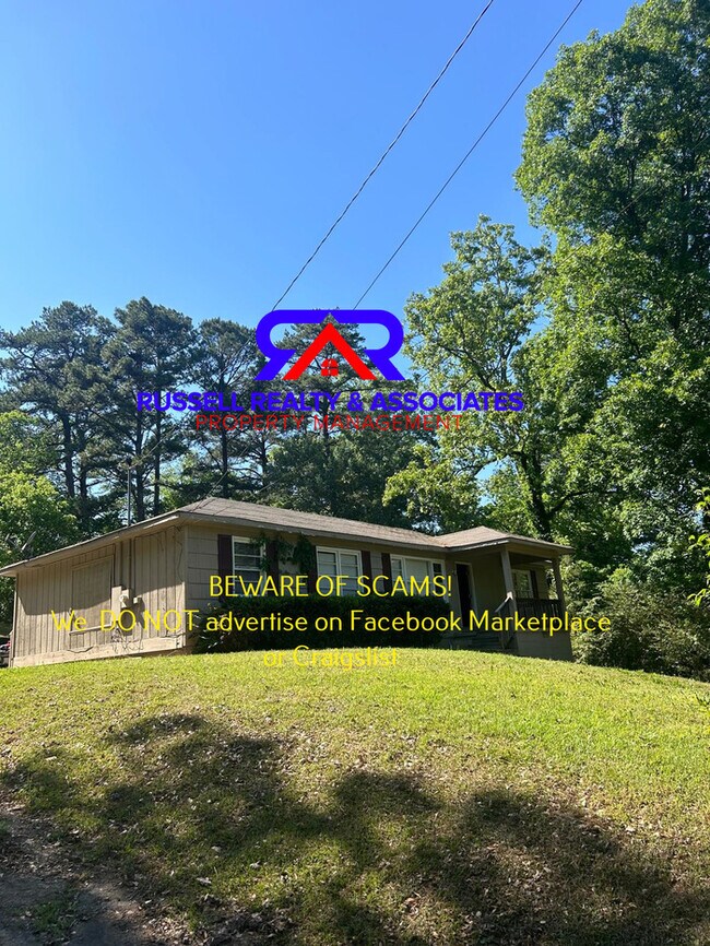 Building Photo - SECTION 8 WELCOME- 4 BEDROOMS!