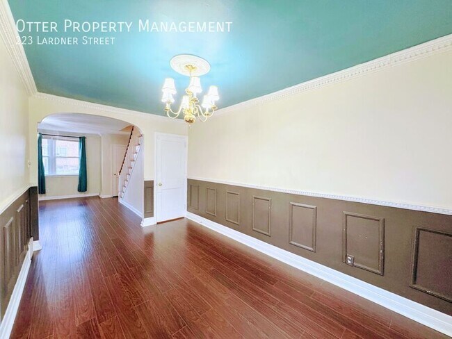 Building Photo - 223 Lardner St