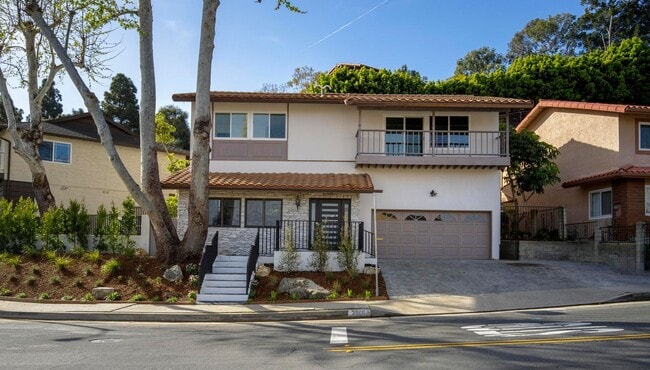 Building Photo - **3900 Paseo De Las Tortugas Torrance** Spacious 4 bedroom 3 bath with beautiful view!