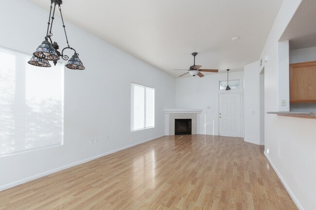 Building Photo - 1st floor unit with garage in gated Hender...