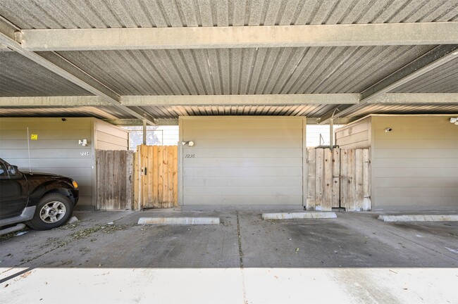 Building Photo - 7236 Crownwest St